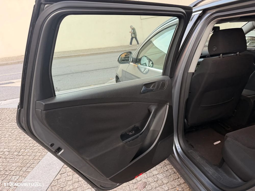 VW Passat Variant 2.0 TDi 4M Trend Pack - 11