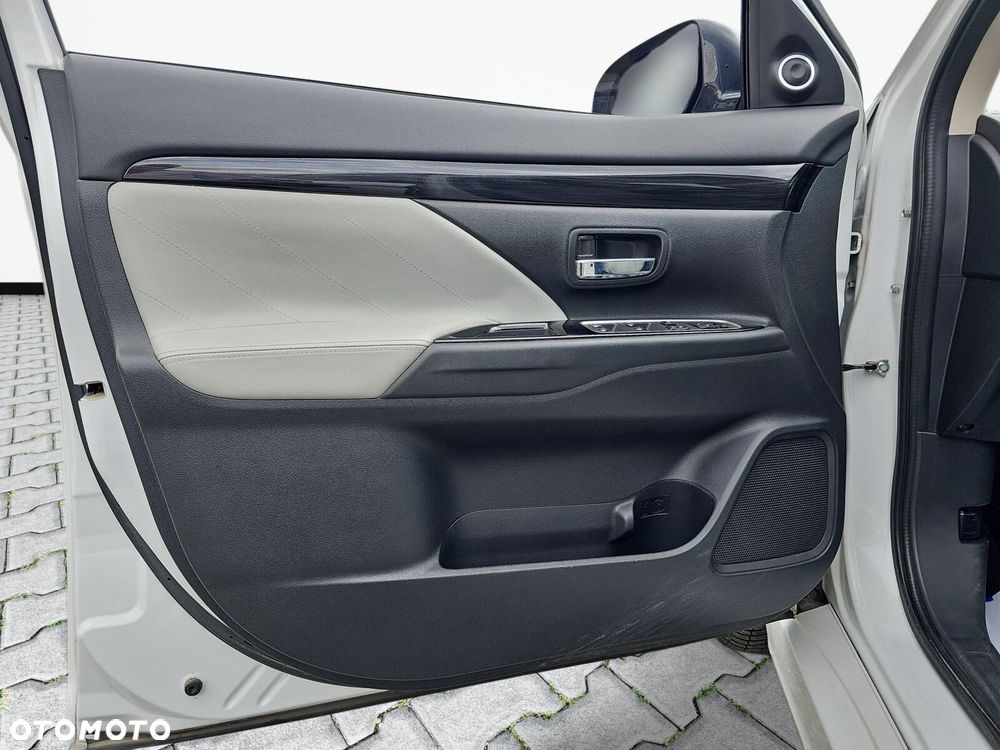Mitsubishi Outlander - 18