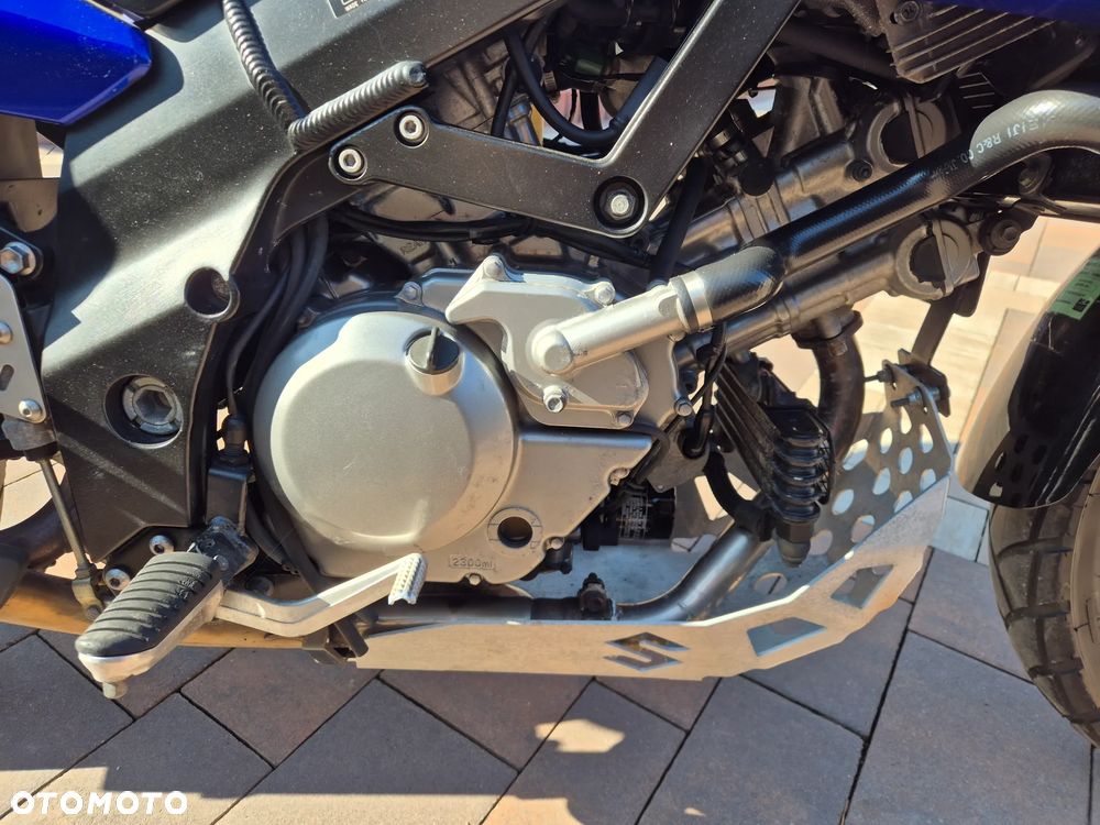 Suzuki V-STROM - 16