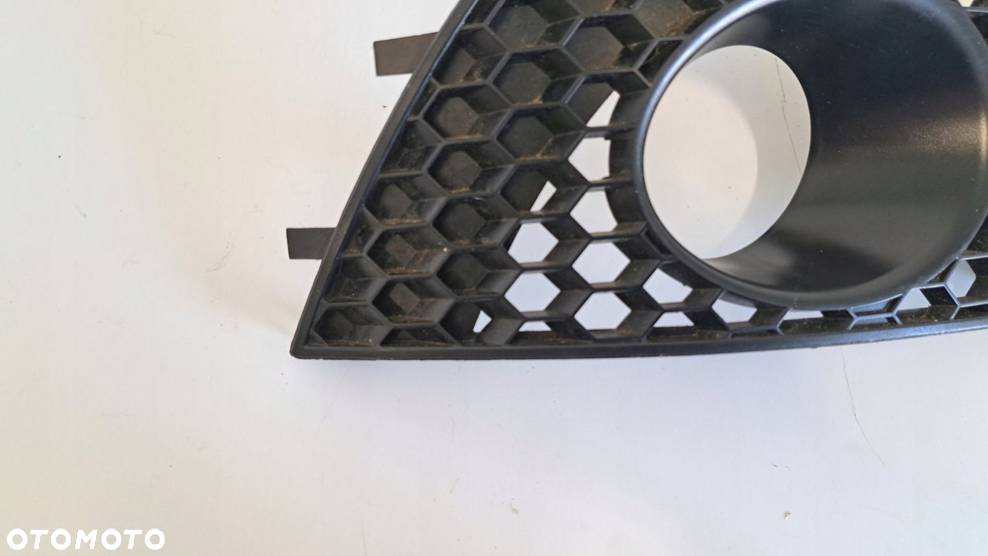 Kratka zderzaka przód prawy SEAT Ibiza III 3 6L LIFT 05- - 2