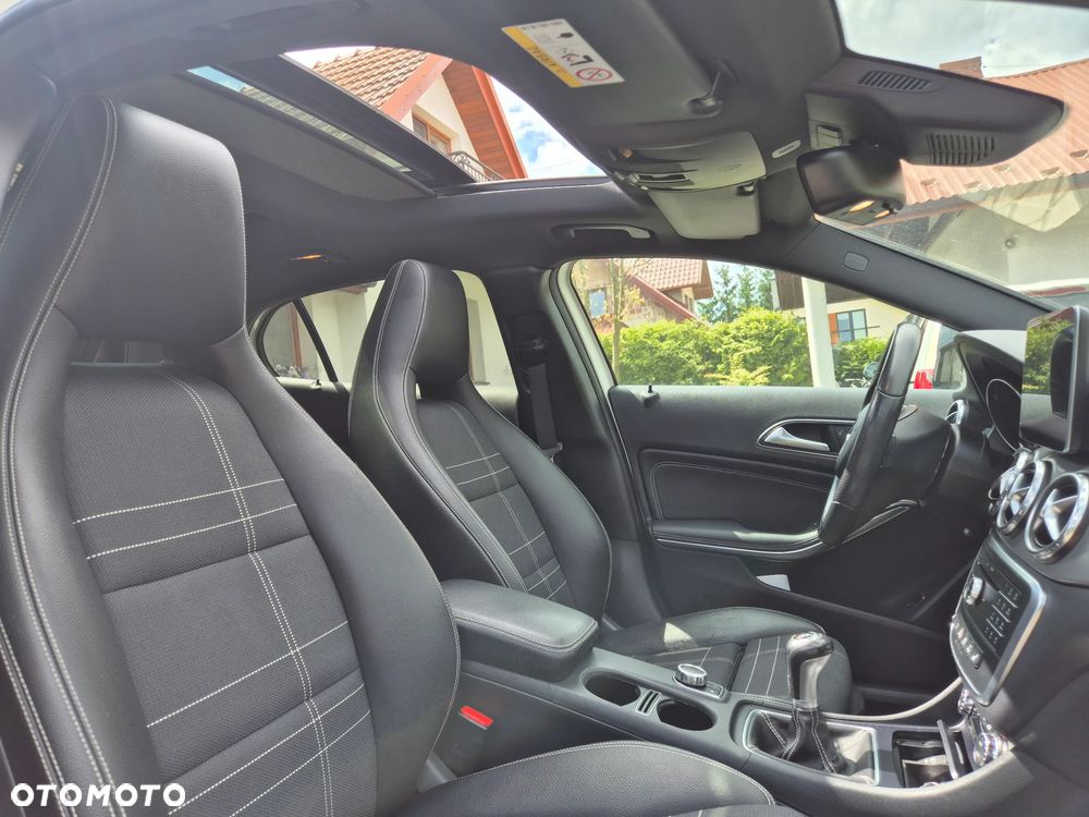 Mercedes-Benz GLA 200 Urban - 21