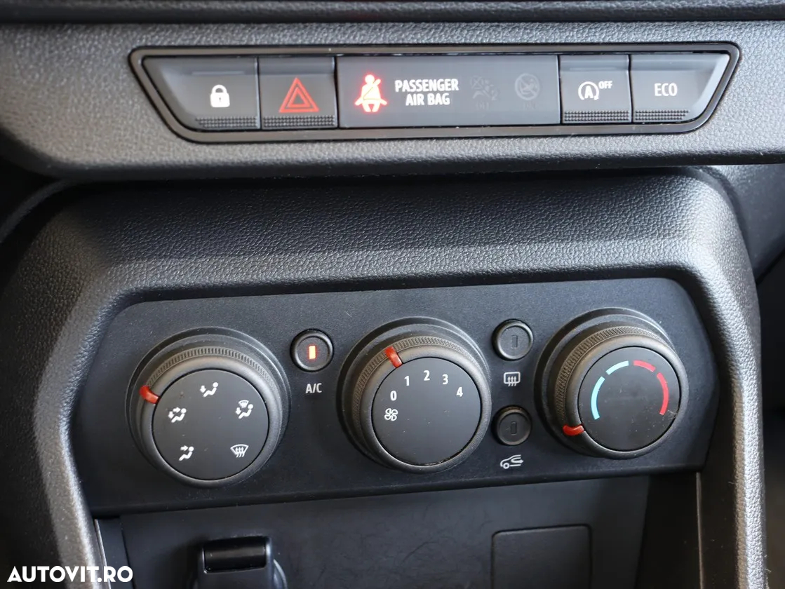 Dacia Logan TCe 90 Essential - 16