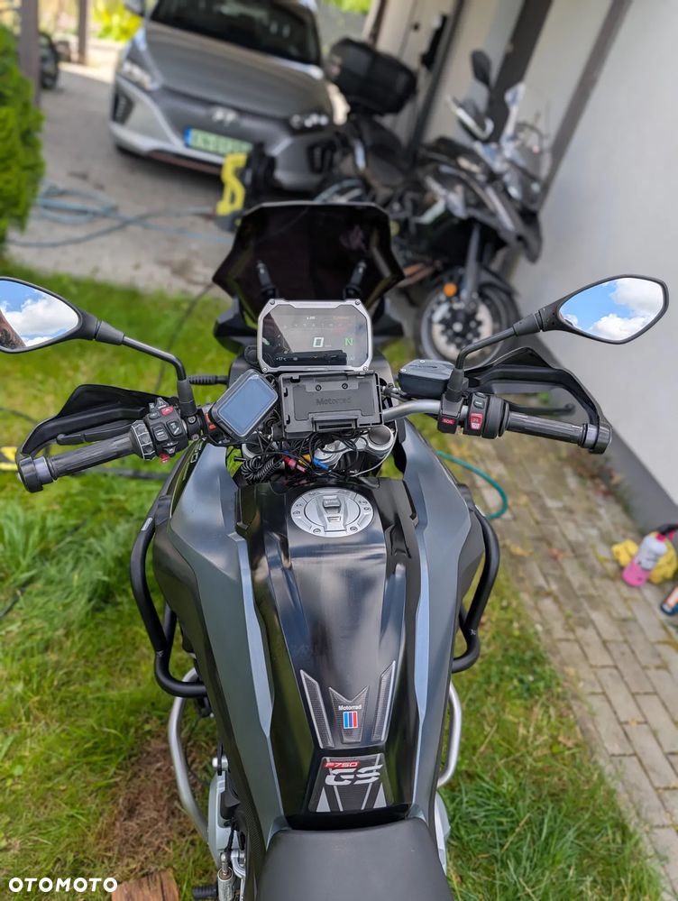 BMW F - 4