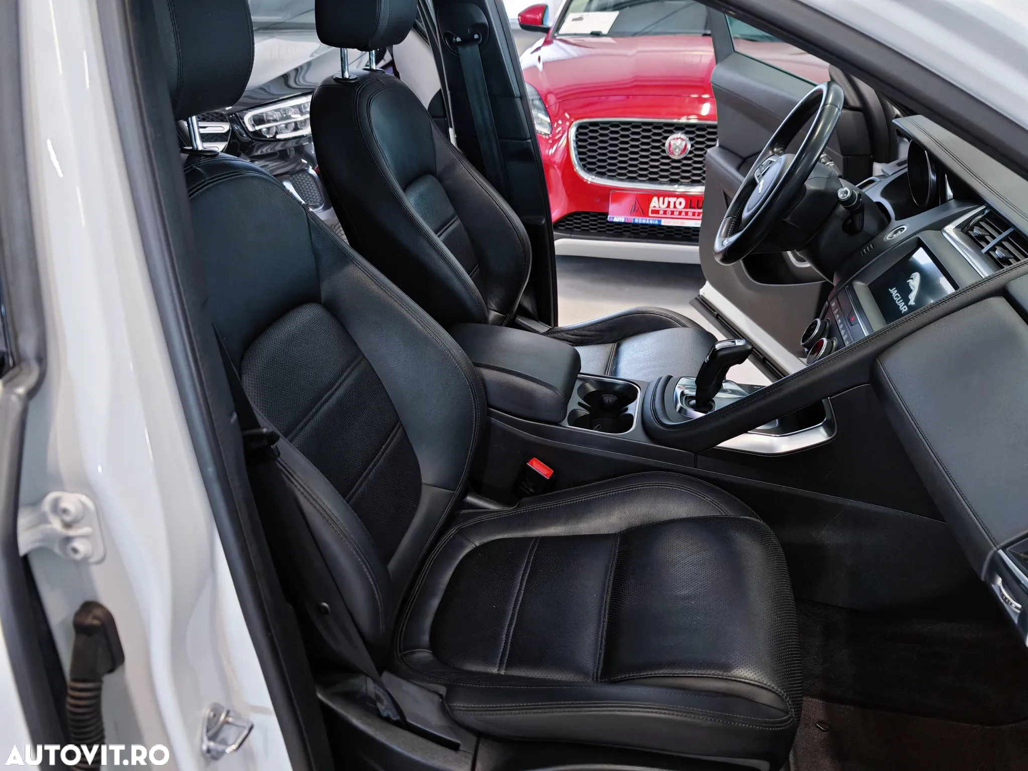 Jaguar E-Pace D150 AWD Aut. Chequered Flag - 28