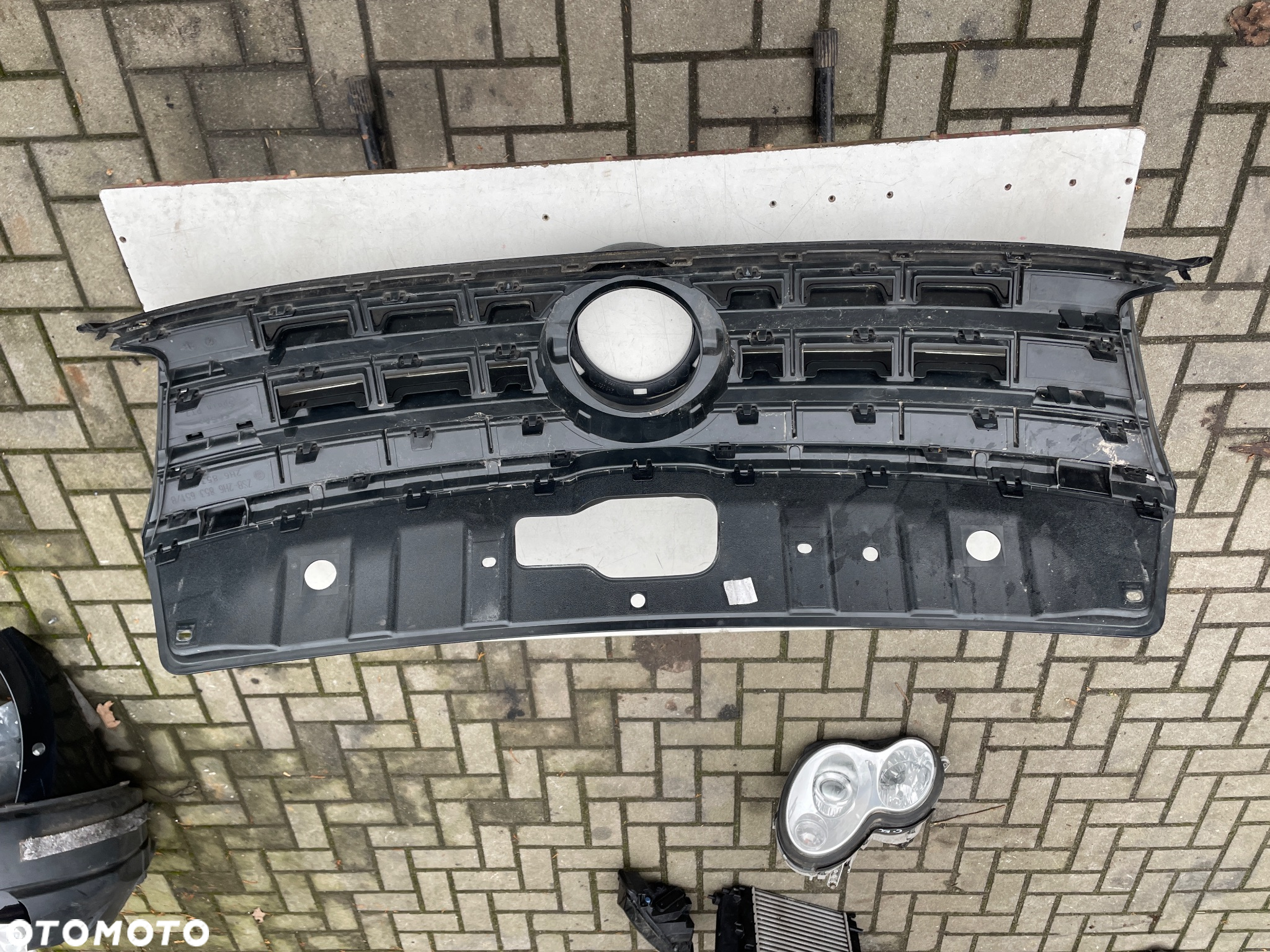 Grill atrapa VW Amarok Oryginał 2H6853653 - 2