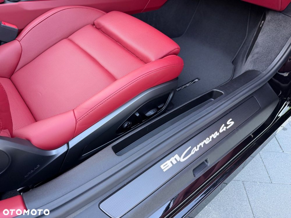 Porsche 911 Carrera 4S - 32