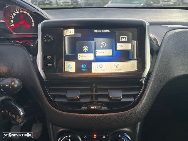 Peugeot 208 1.4 HDi SE Style - 5