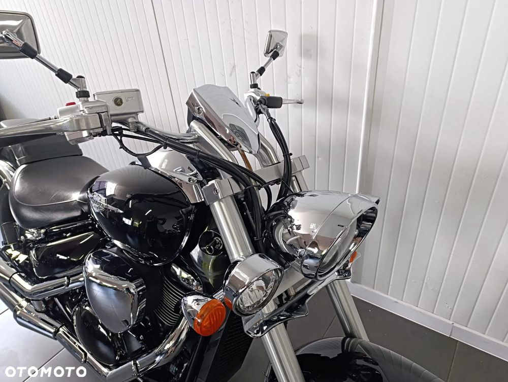 Suzuki Intruder - 15