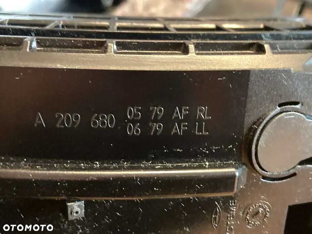 UCHWYT NA KUBKI NAPOJE OSŁONA DESKI KONSOLI EUROPA MERCEDES CLK II C209 04R - 3