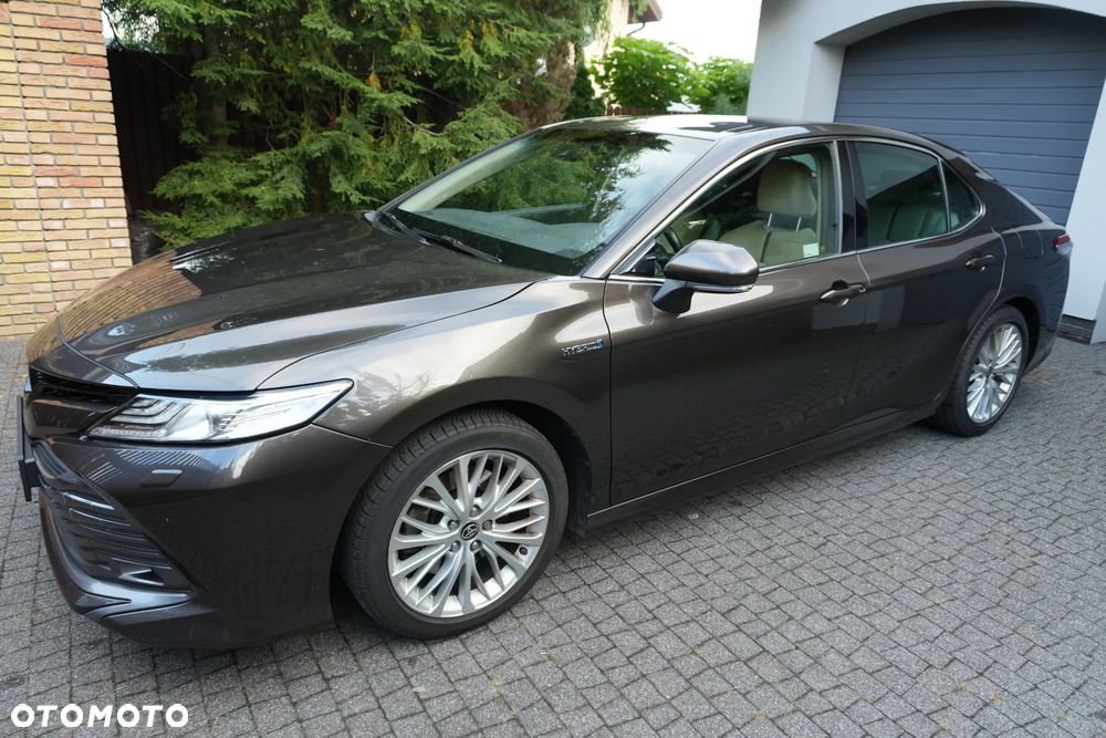 Toyota Camry 2.5 Hybrid Executive CVT - 2