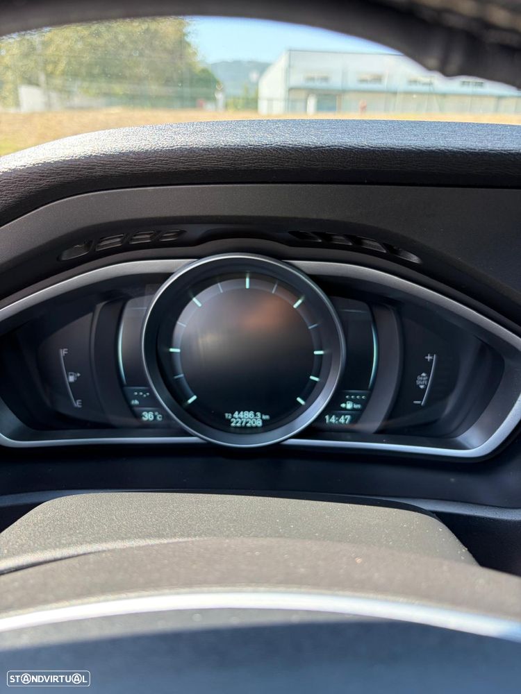 Volvo V40 D2 R Design - 13