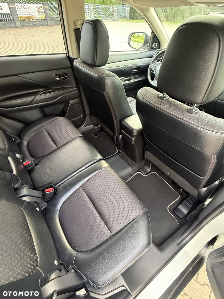 Mitsubishi Outlander 2.0 4WD Top - 13