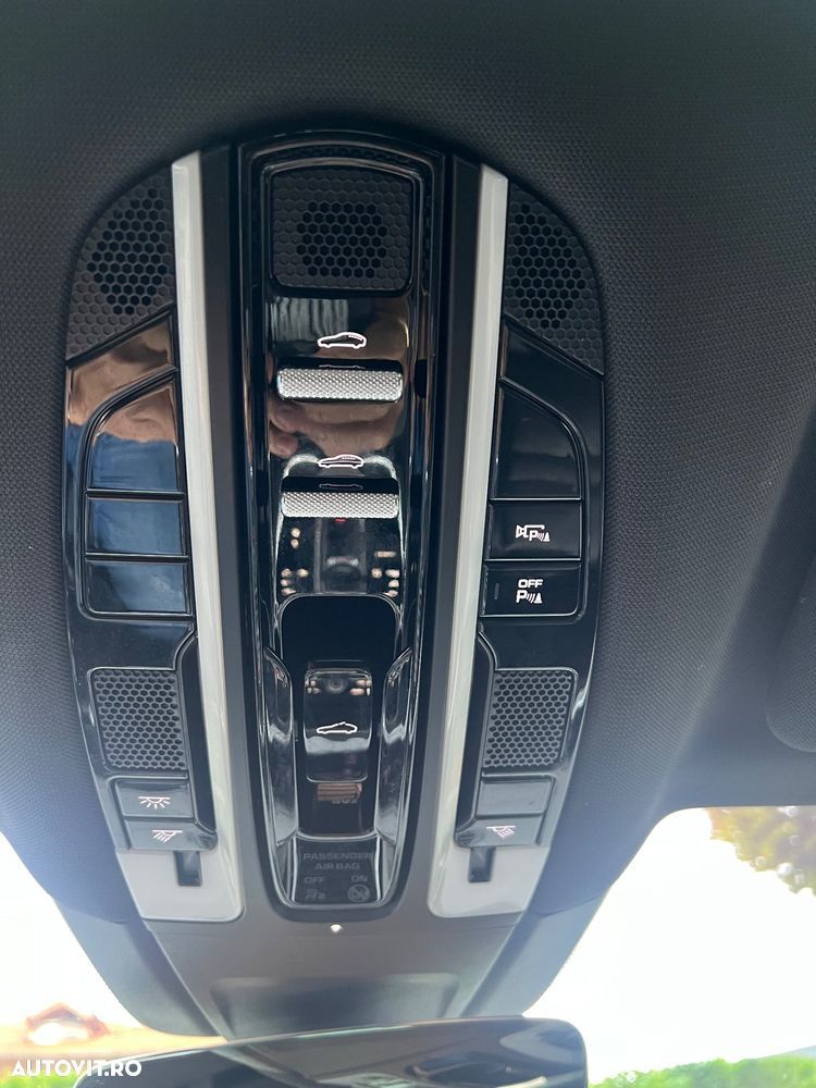 Porsche Panamera 4 E-Hybrid - 28