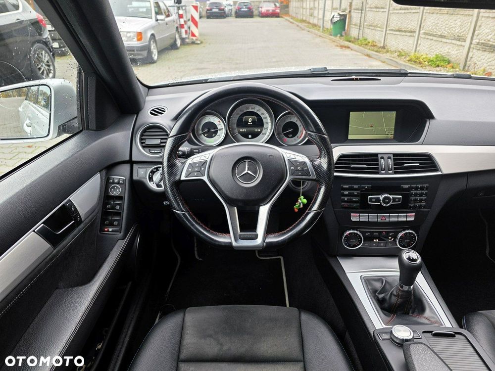 Mercedes-Benz Klasa C 180 T Edition - 14