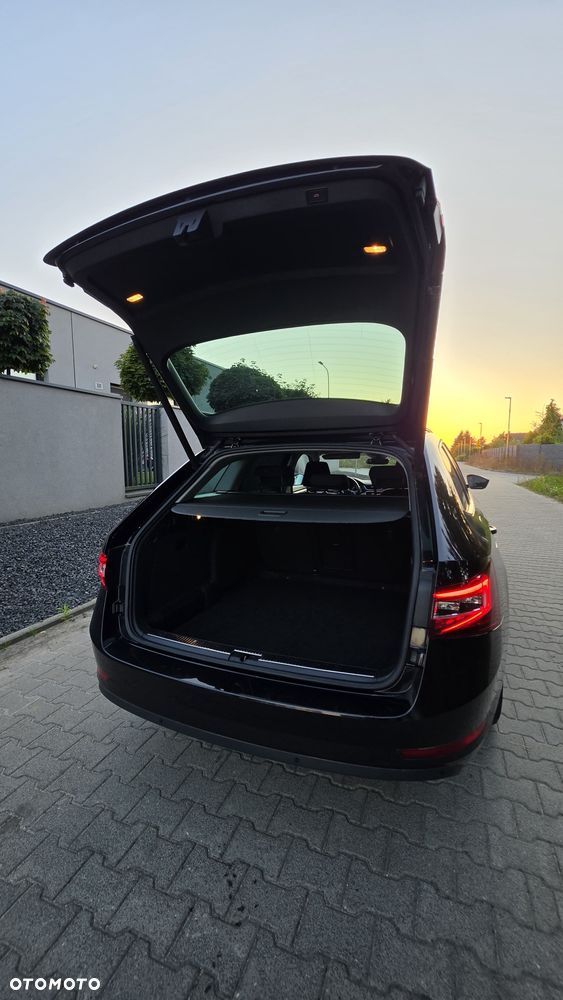 Skoda Superb 2.0 TDI DSG Premium Edition - 15