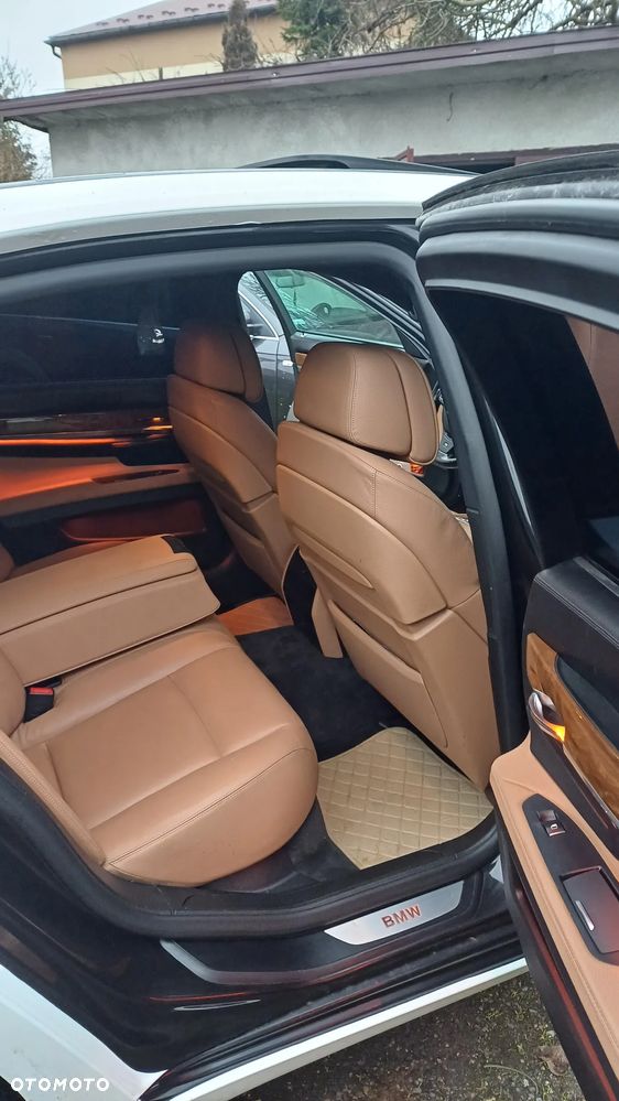 BMW Seria 7 - 11
