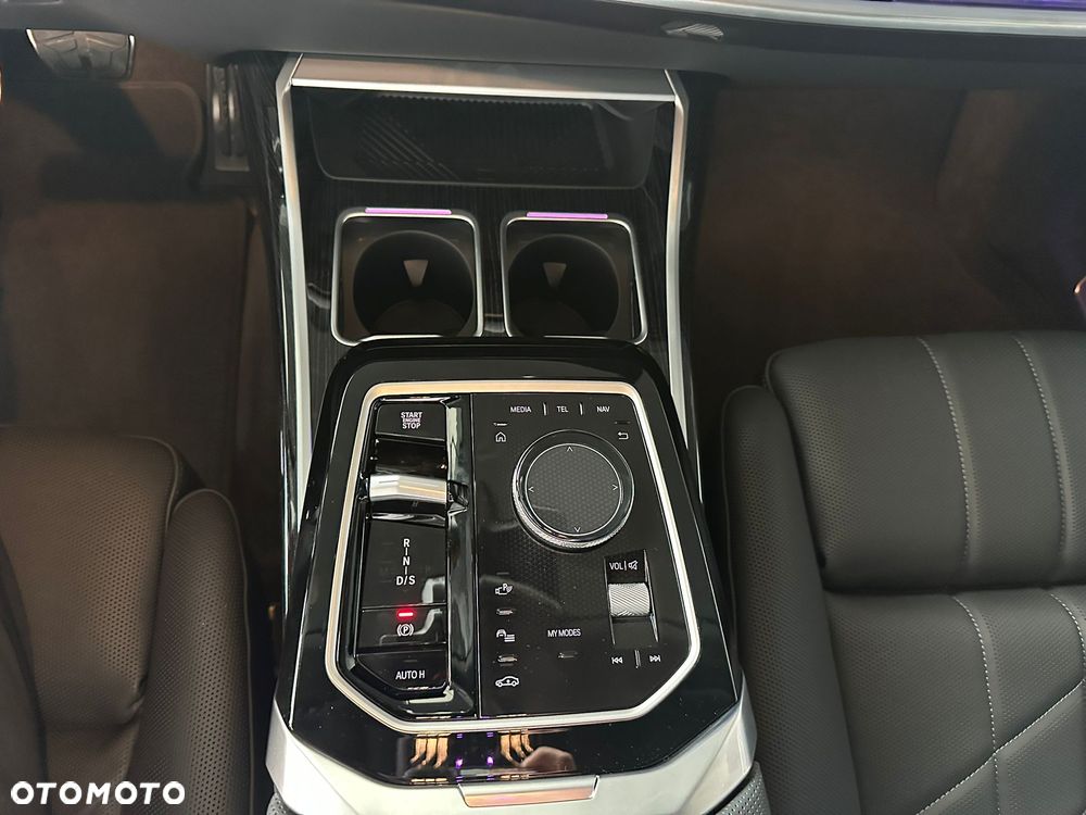 BMW Seria 7 740d xDrive mHEV sport - 24
