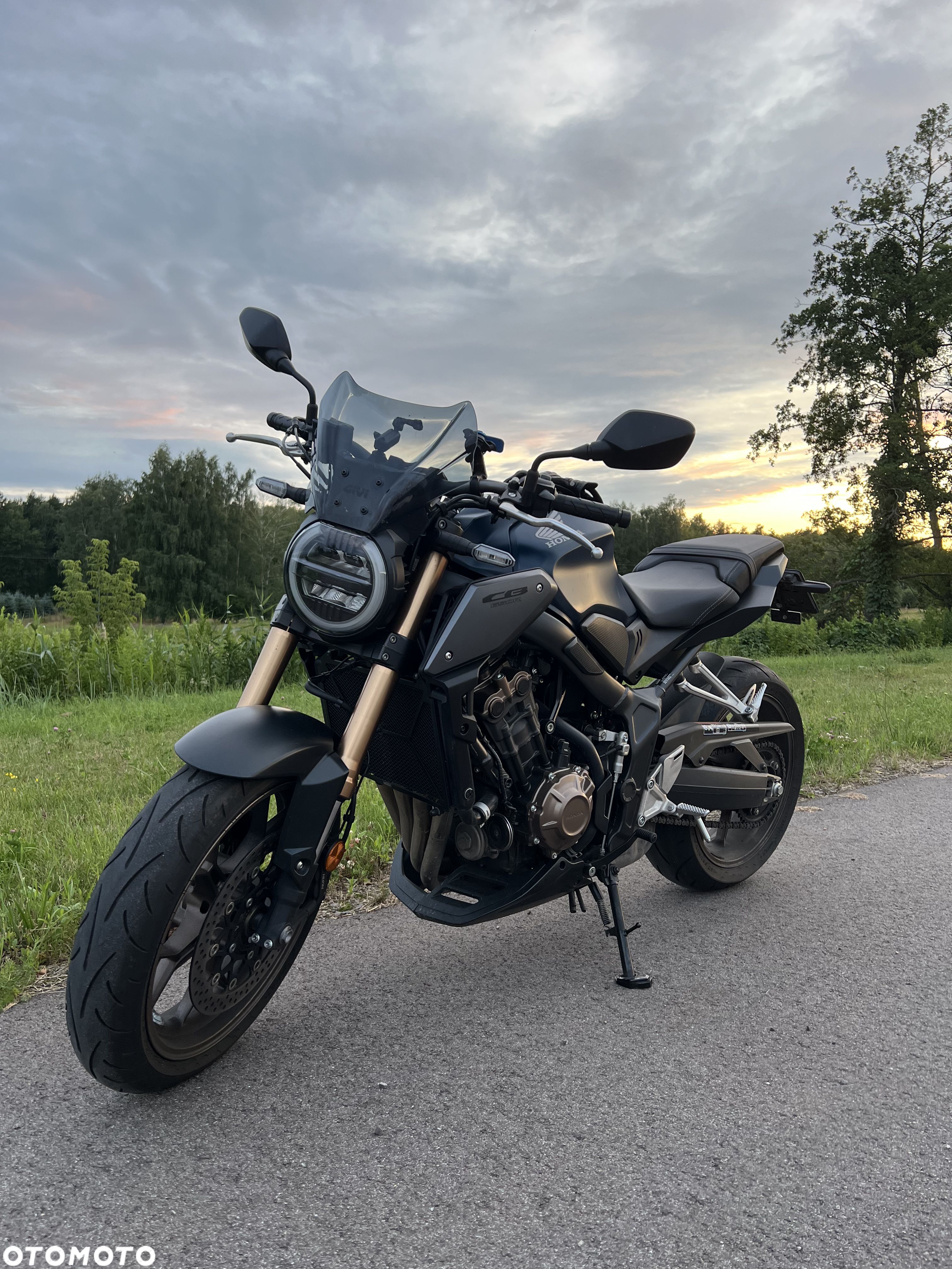 Honda CB - 1