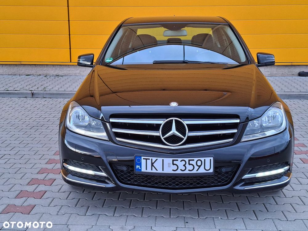 Mercedes-Benz Klasa C 180 CGI BlueEFFICIENCY Avantgarde - 4