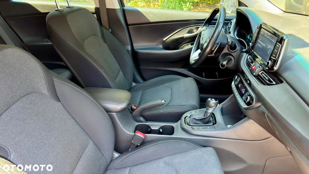 Hyundai i30 1.6 D Comfort DCT - 28