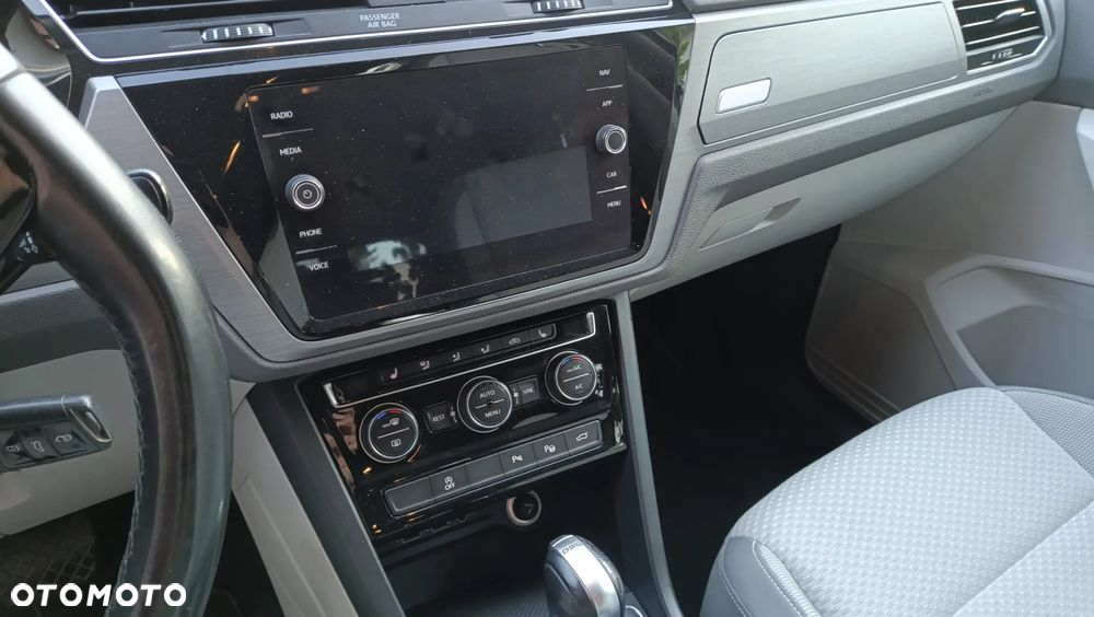 Volkswagen Touran - 16