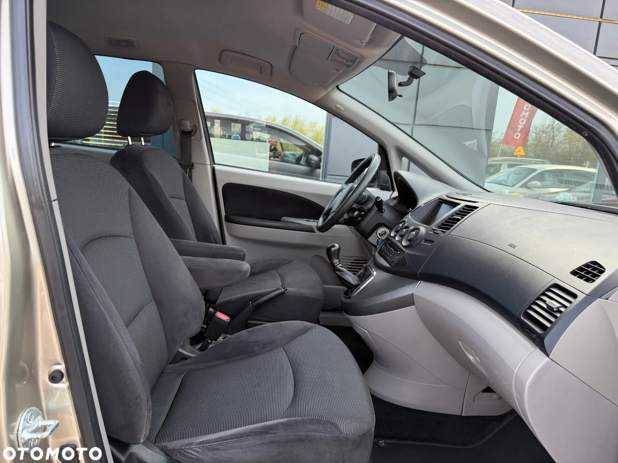 Mitsubishi Grandis 2.4 Intense - 28