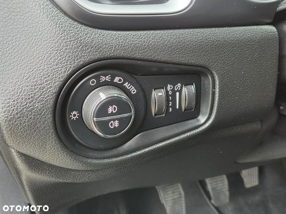 Jeep Renegade 1.4 MultiAir Limited FWD S&S - 25