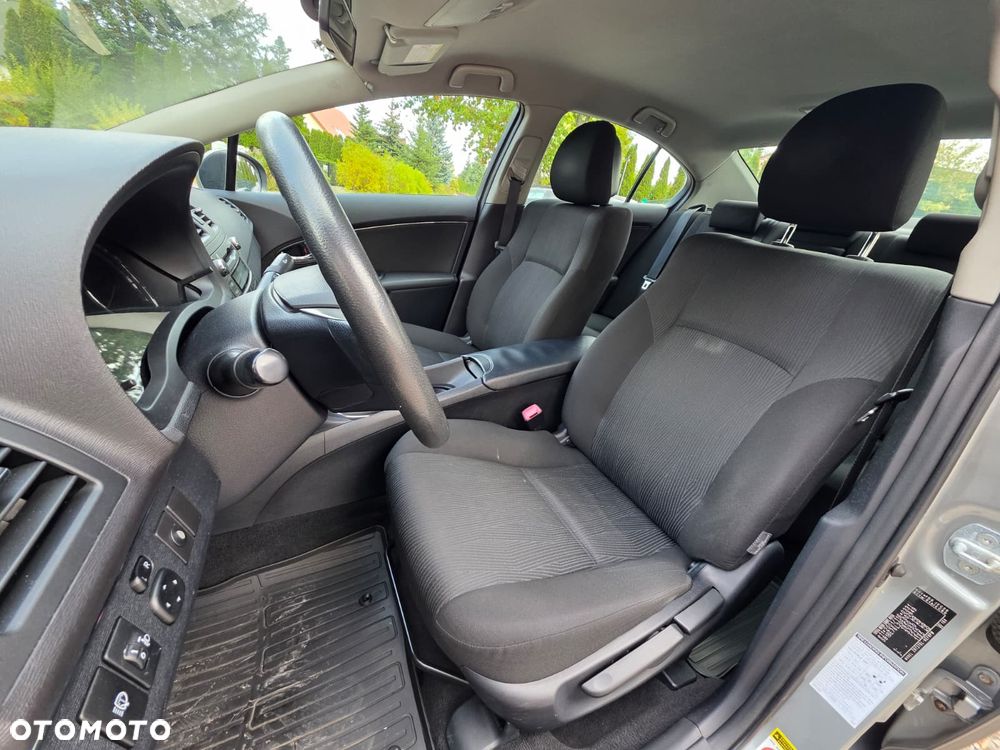 Toyota Avensis - 16