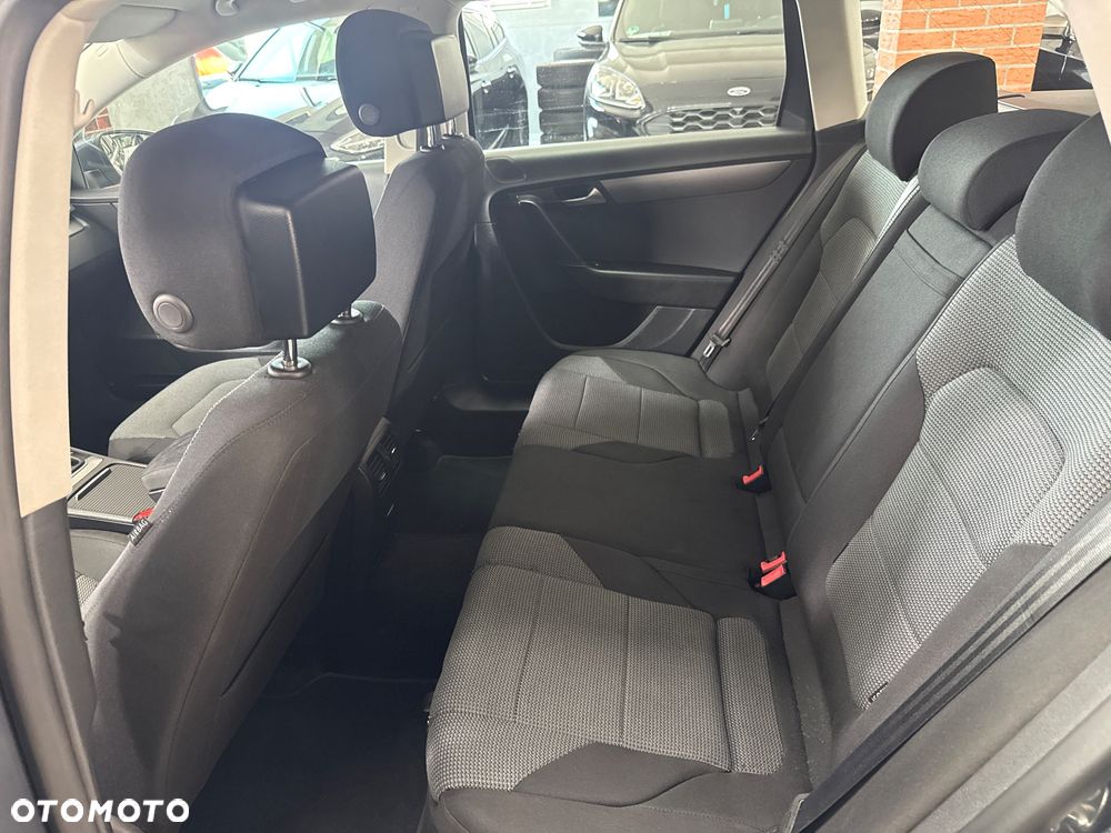 Volkswagen Passat 2.0 TDI DPF Comfortline - 13