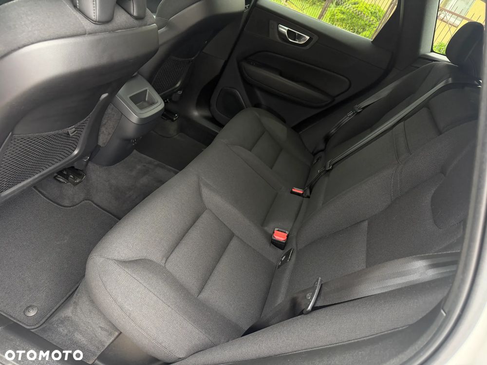 Volvo XC 60 B4 B Momentum Pro - 31