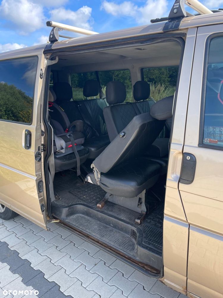 Volkswagen Caravelle - 14