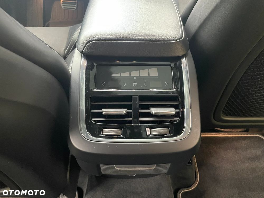 Volvo XC 60 D4 AWD R-Design - 32
