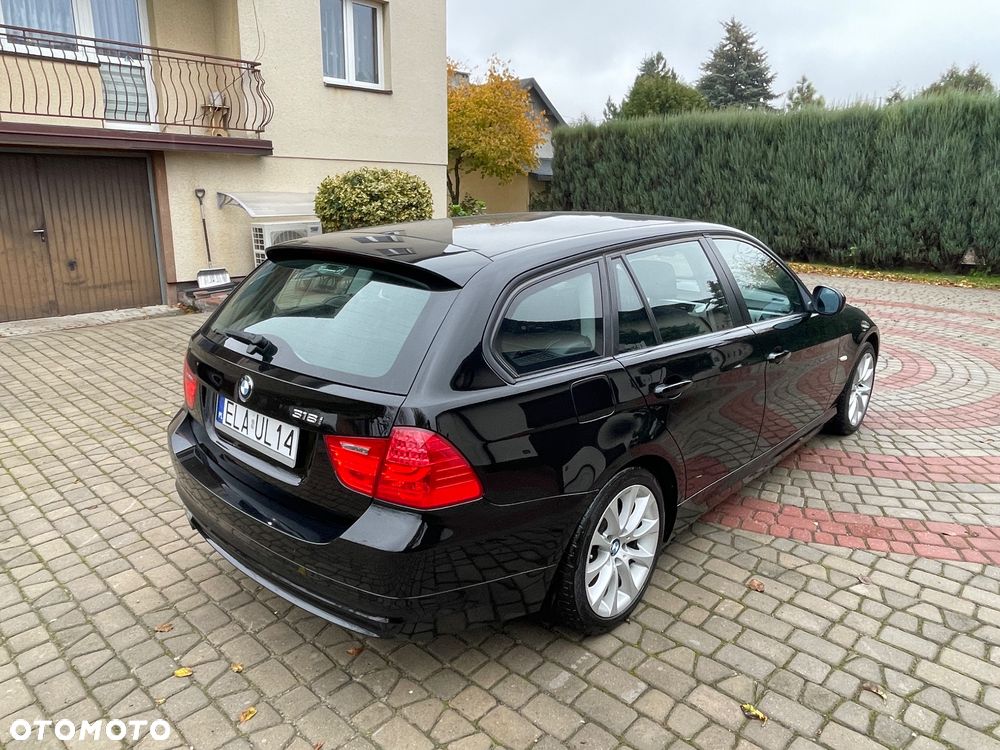 BMW Seria 3 318i Touring - 17