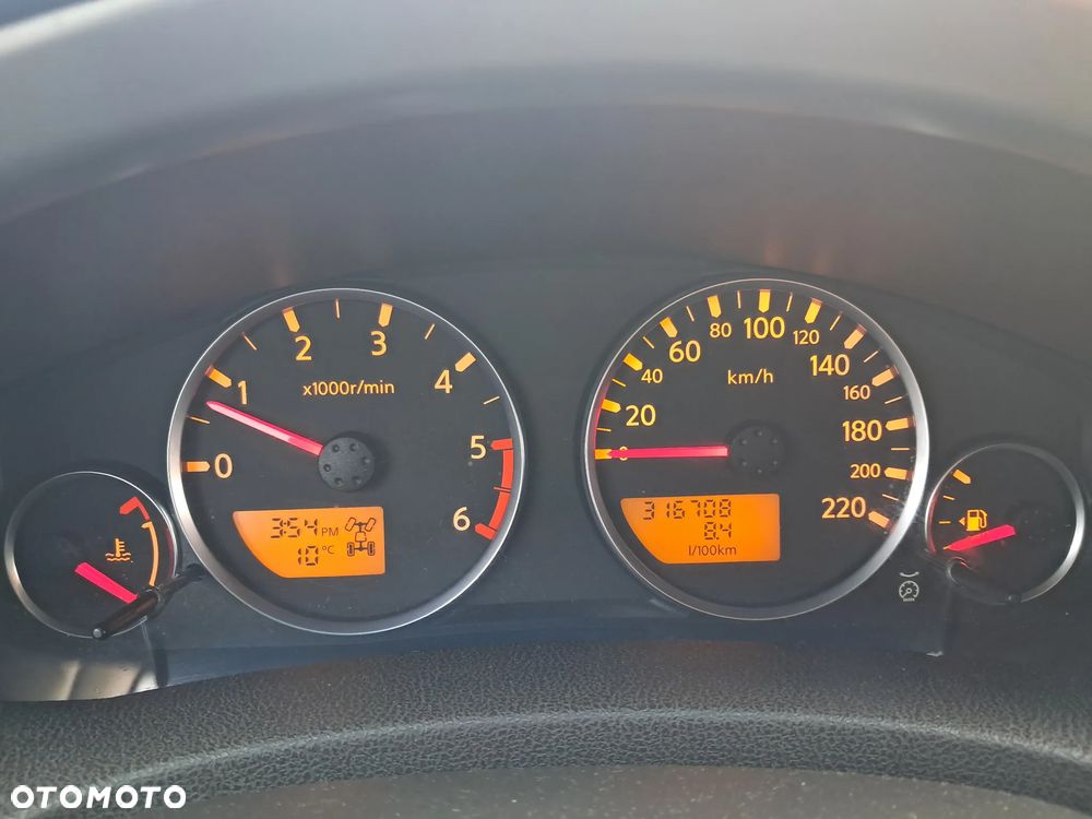 Nissan Pathfinder 2.5 DCi Comfort / XE - 8