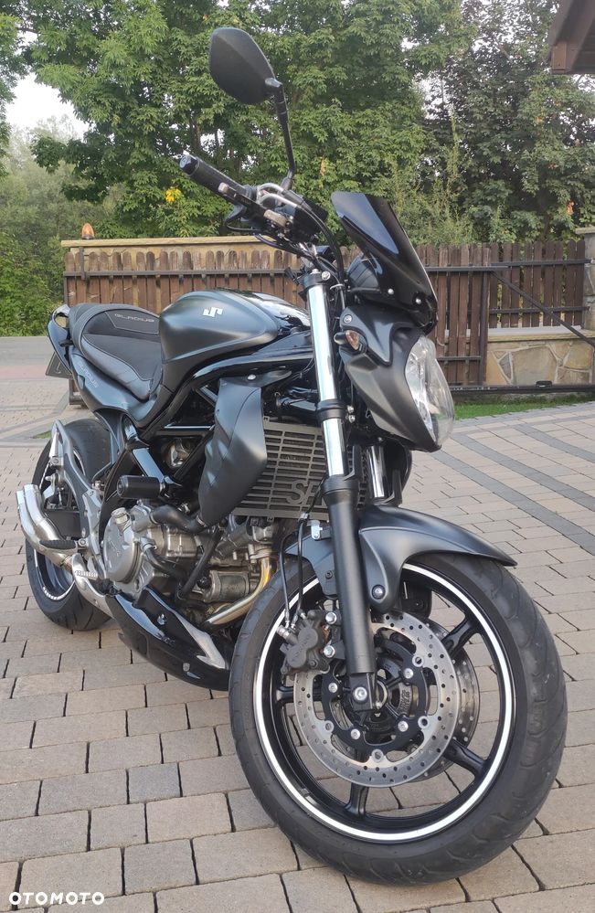 Suzuki Gladius - 2