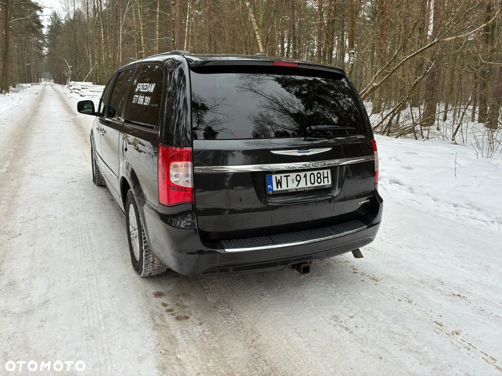 Chrysler Town & Country 3.6 Limited - 12