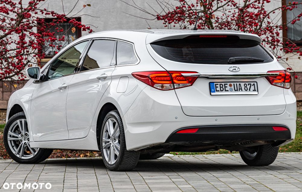 Hyundai i40 Kombi blue 1.6 Trend - 4