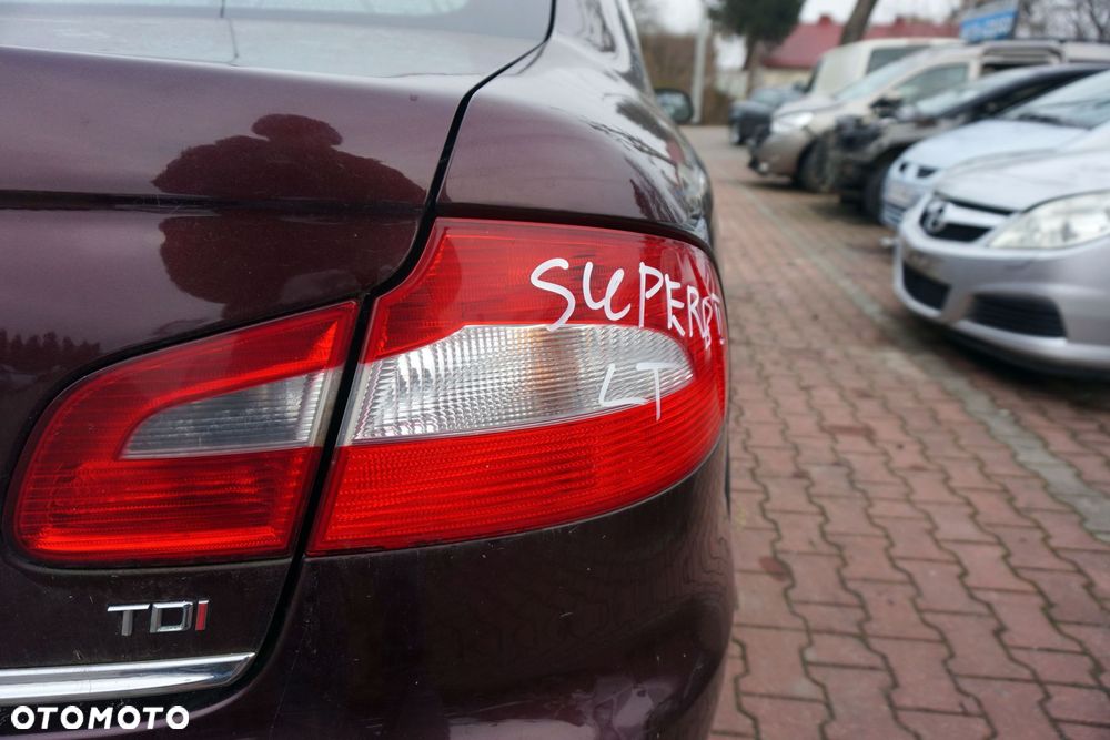 LAMPA TYLNA PRAWA SUPERB LB LIFTBACK  SKODA - 3
