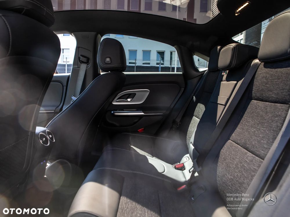 Mercedes-Benz CLA 200 mHEV 8G-DCT - 11