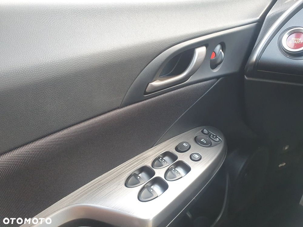 Honda Civic 1.4 i-VTEC Comfort Black Edition - 11