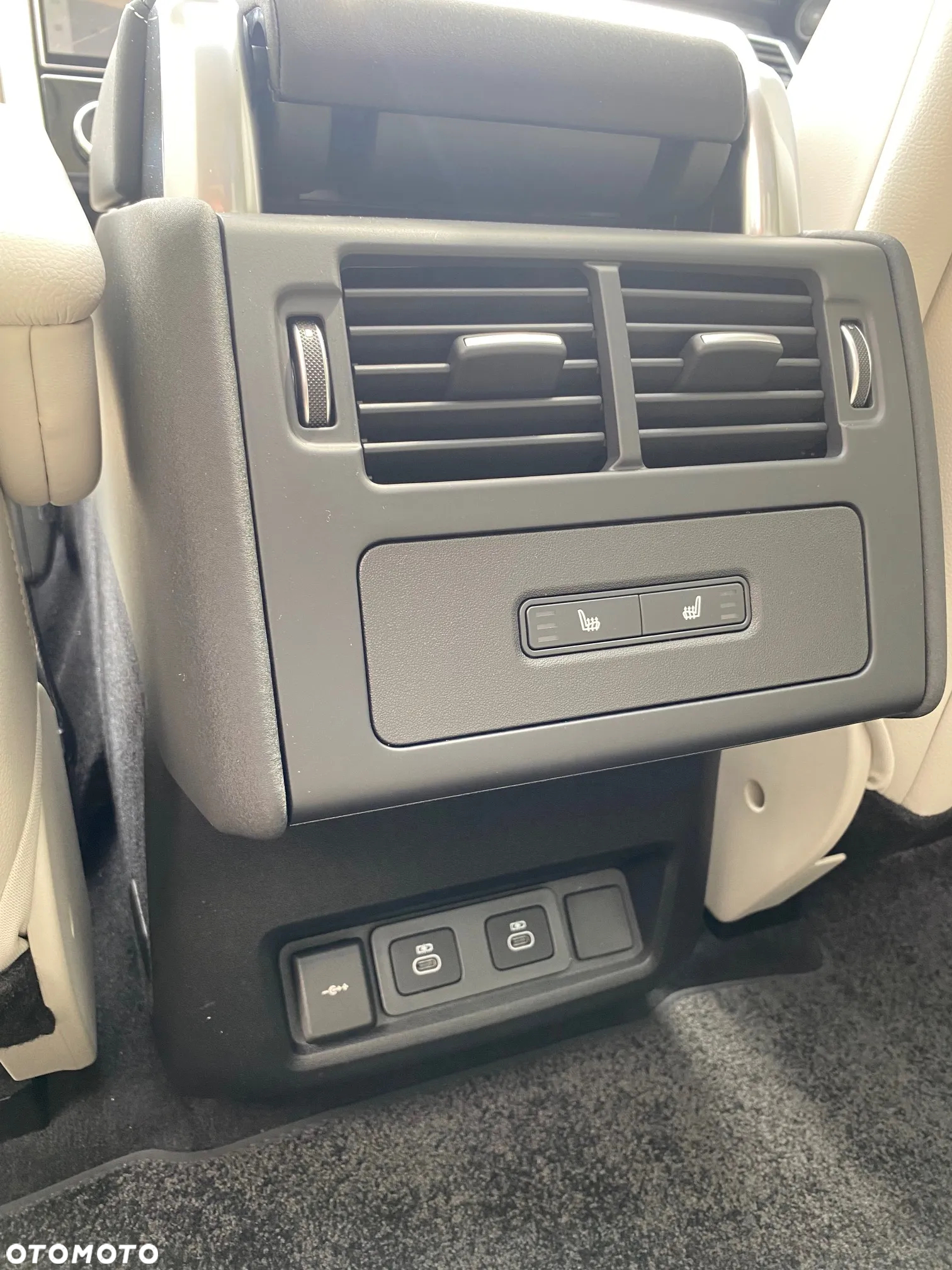 Land Rover Discovery V 3.0 D250 mHEV R-Dynamic SE - 12