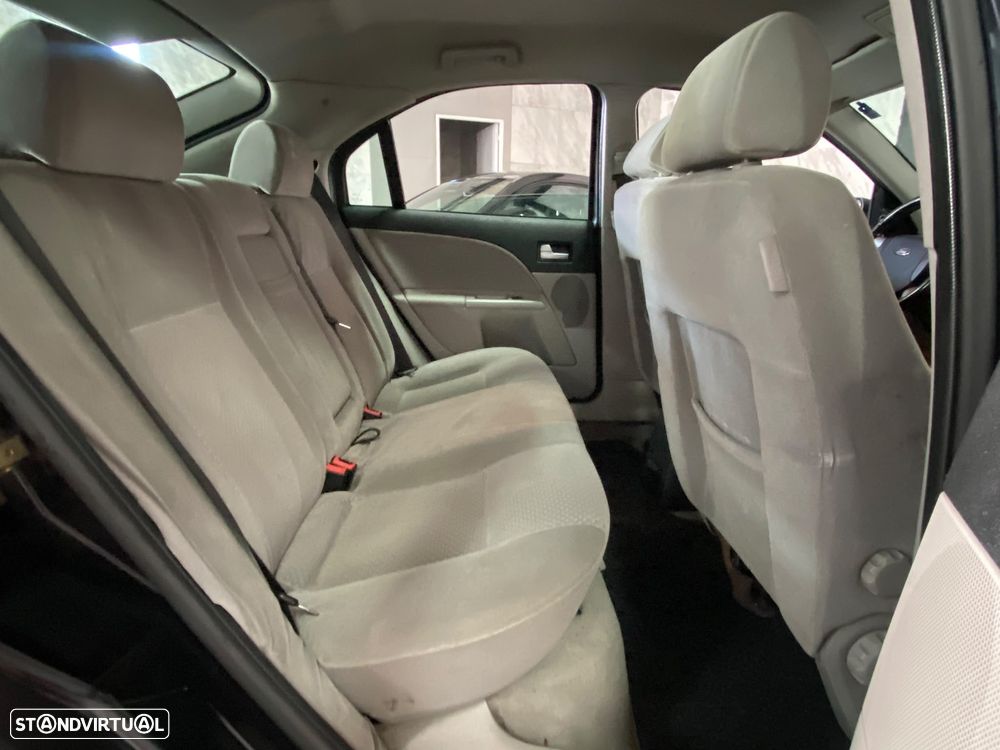 Ford Mondeo 2.0 TDdi Ghia - 15