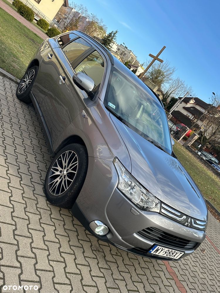 Mitsubishi Outlander PHEV Instyle NAVI + - 8