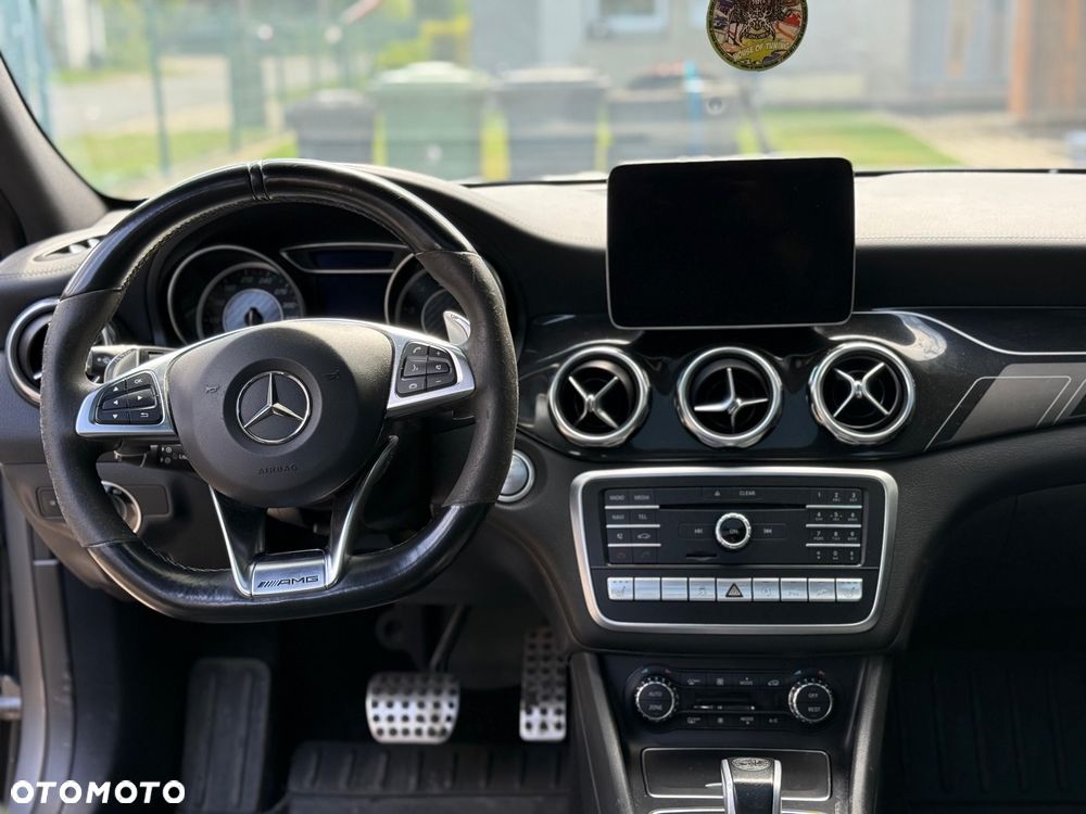 Mercedes-Benz GLA - 7