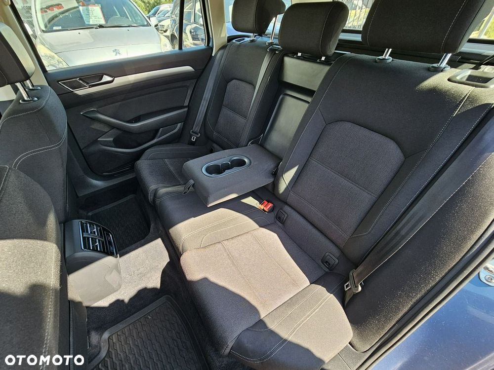 Volkswagen Passat - 22