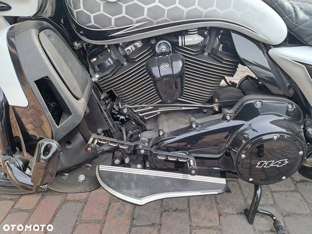 Harley-Davidson Touring Road Glide - 11