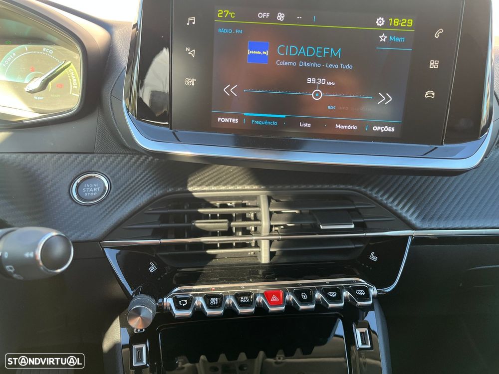 Peugeot e-208 Allure - 27