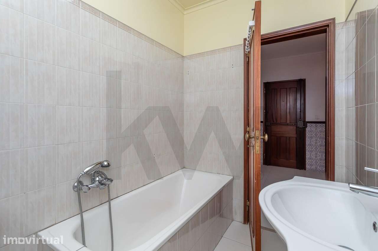 T2 luminoso em Queluz | Excelente oportunidade para viver ou investir - Grande imagem: 4/23