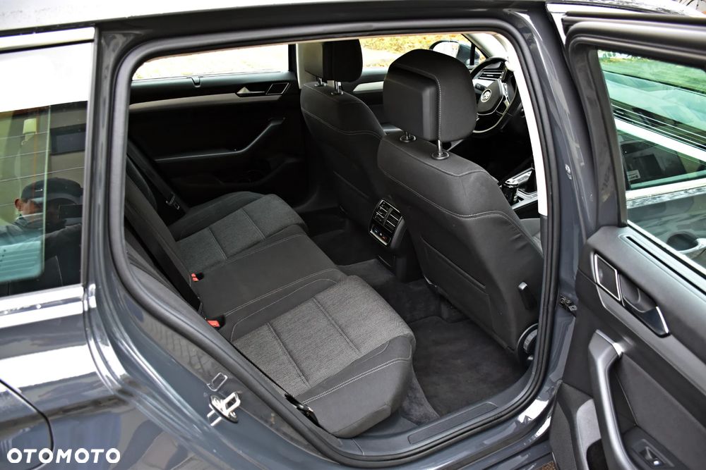 Volkswagen Passat 2.0 TDI BMT Comfortline - 23