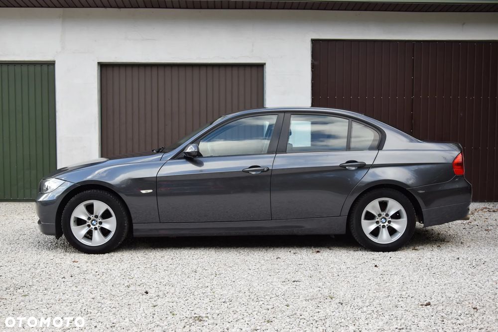 BMW Seria 3 318i - 4